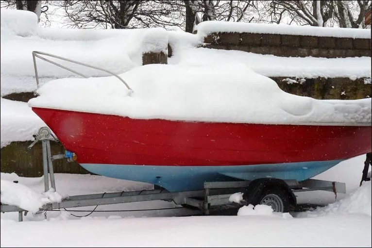 Missouri’s Weather vs. Fiberglass Boats: Navigating Challenges with Expert Care and Winter Storage Tips